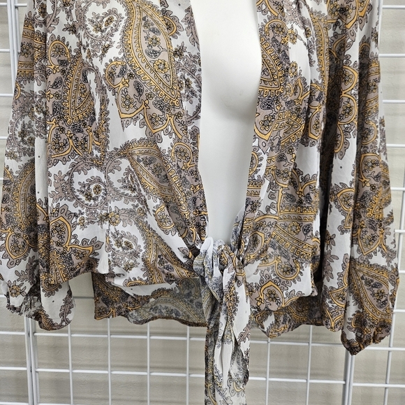 ANDTHEWHY Front Tie Knot Oversized Print Top - Picture 6 of 8